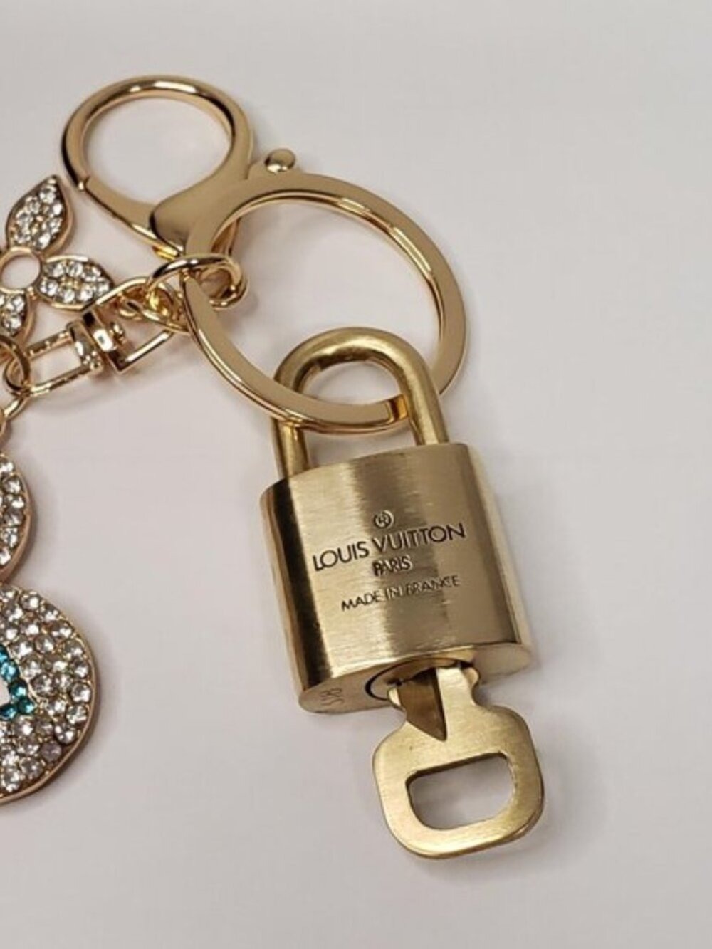 Authentic LV Gold Padlock & Key 🔑 Bag Charm / Unbranded Flower Keychain Combo - Picture 5 of 8
